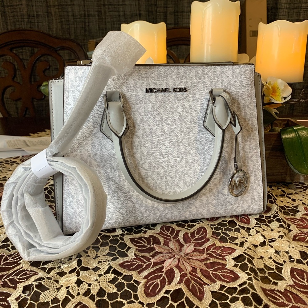 Michael Kors Medium Signature Crossbody HandBag
